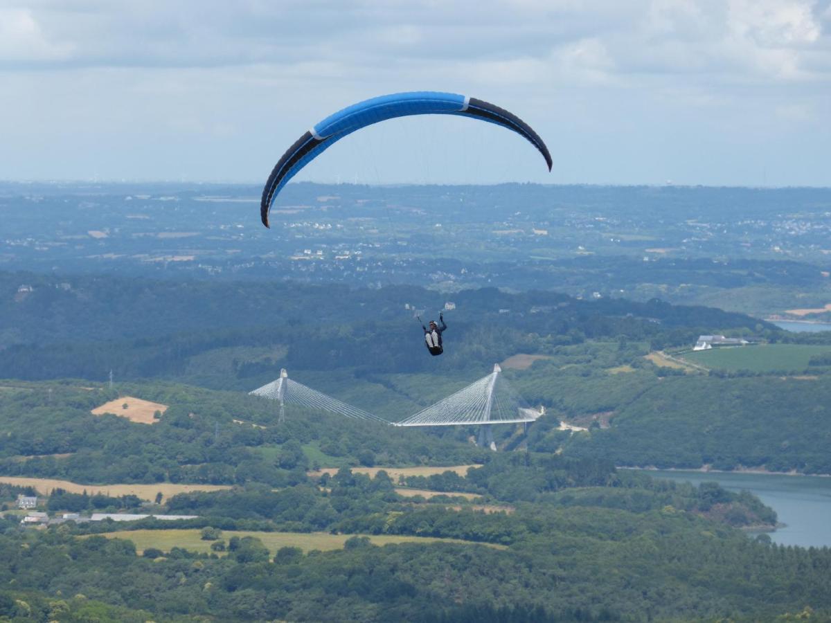 Gite De Caractere Lopérec Buitenkant foto