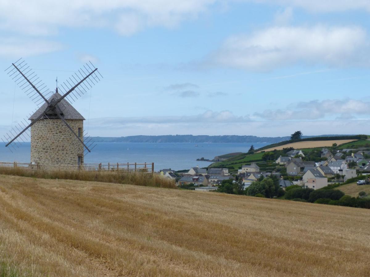 Gite De Caractere Lopérec Buitenkant foto