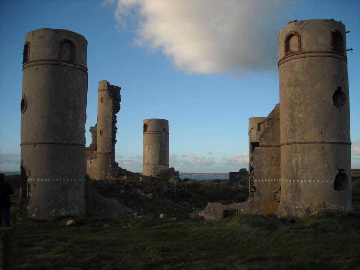 Gite De Caractere Lopérec Buitenkant foto